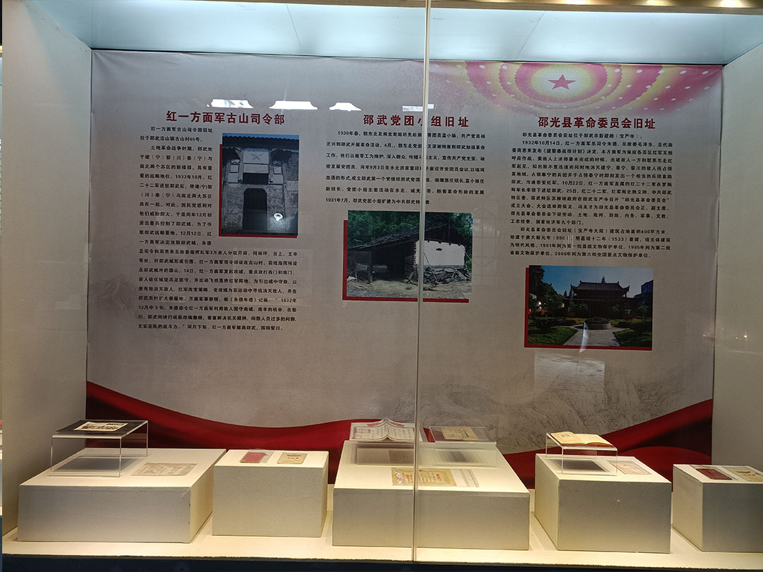 展柜3.jpg